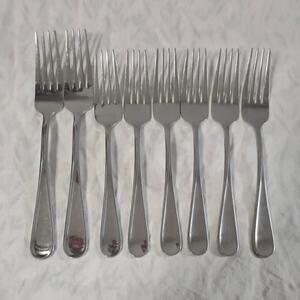 8 Pieces Oneida Soar Forks (2) 8" Dinner (6) 7 1/4" Salad Stainless Glossy